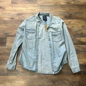 BRAND new American Eagle button up
